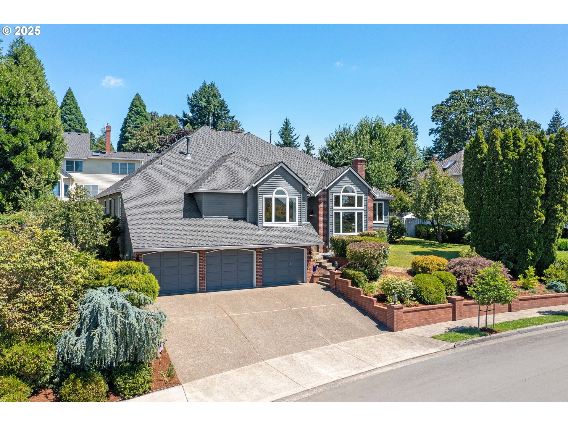 2095 WELLINGTON DR