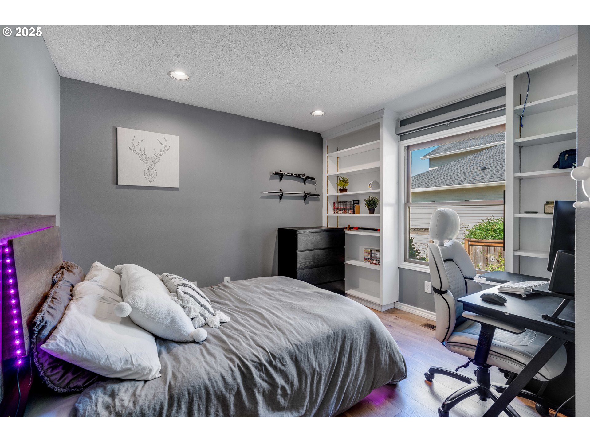 2095 WELLINGTON DR