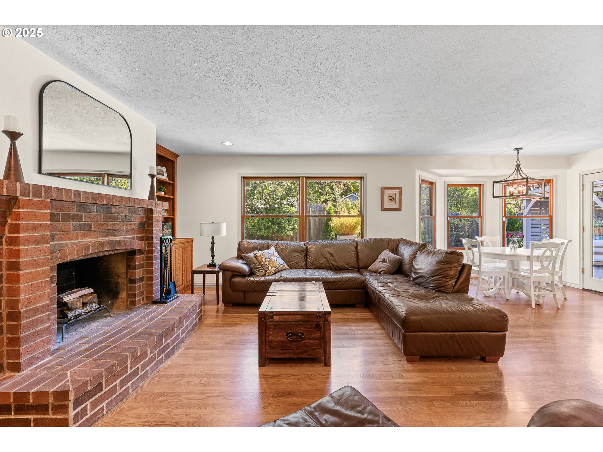 2095 WELLINGTON DR