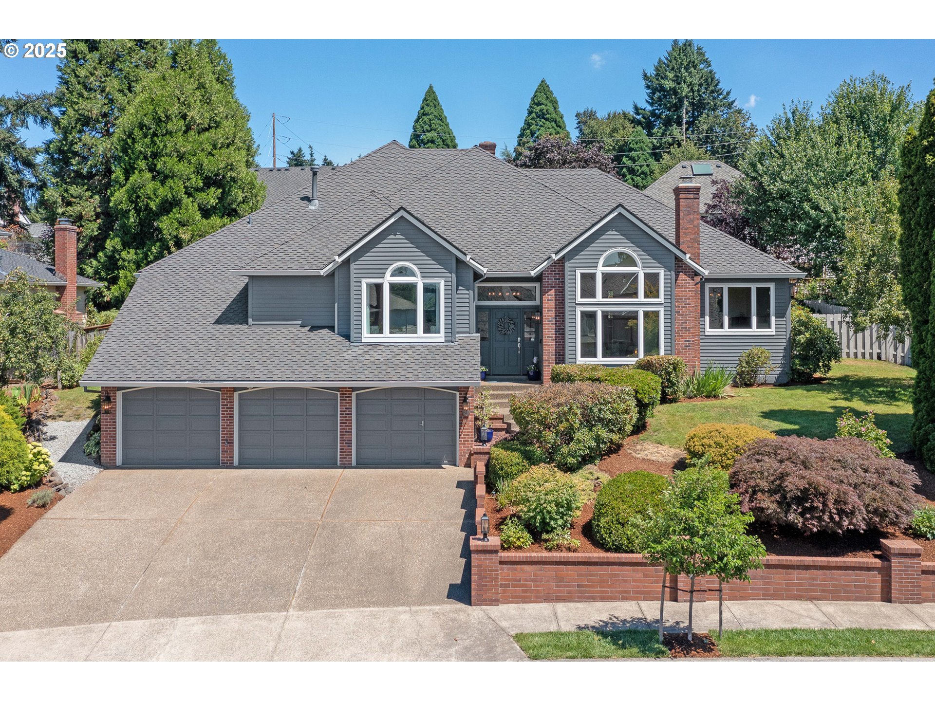 2095 WELLINGTON DR