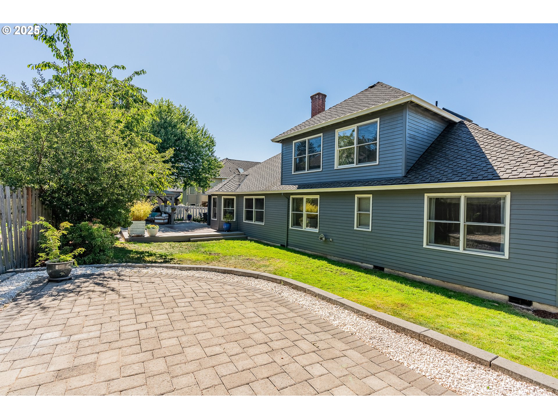 2095 WELLINGTON DR