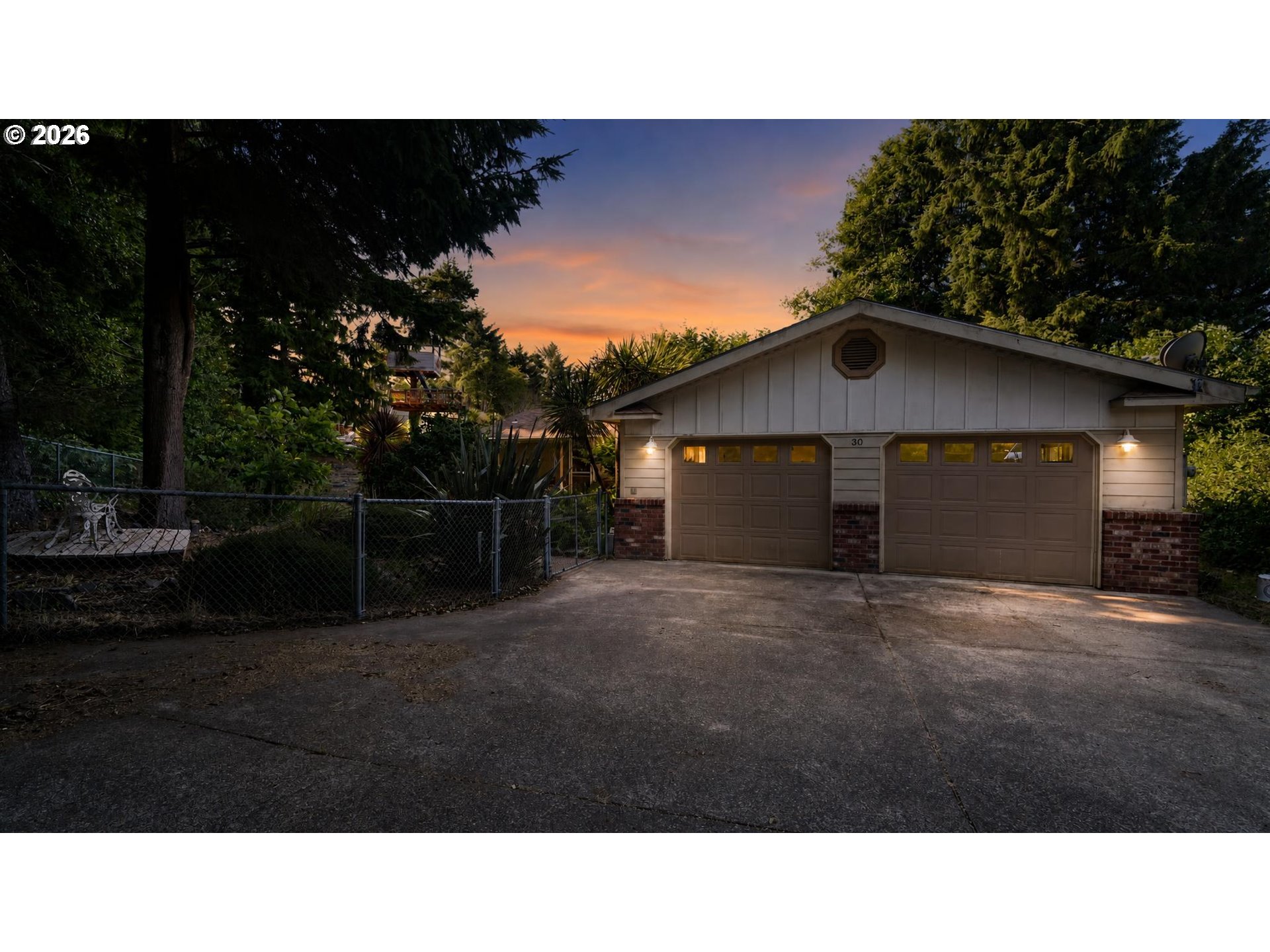 30 MARION LN