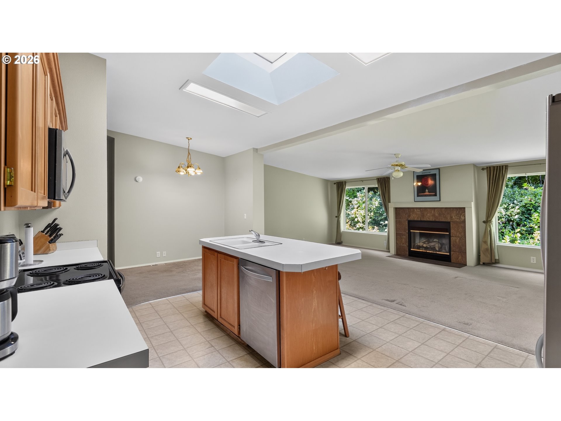 30 MARION LN