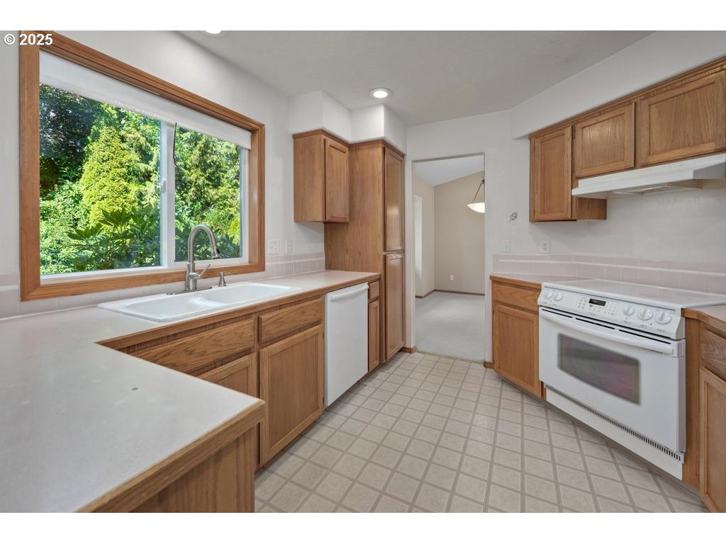 8911 SW 49TH AVE, Portland
