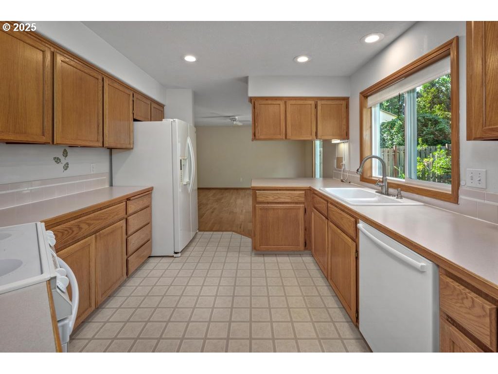 8911 SW 49TH AVE, Portland