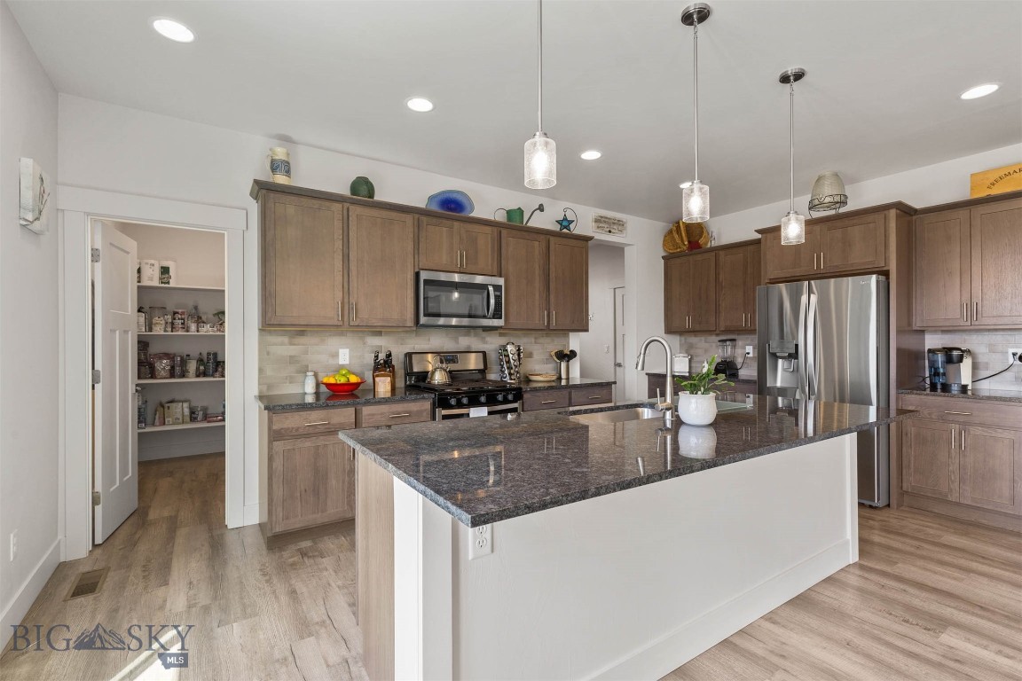 1502 Deadwood Loop