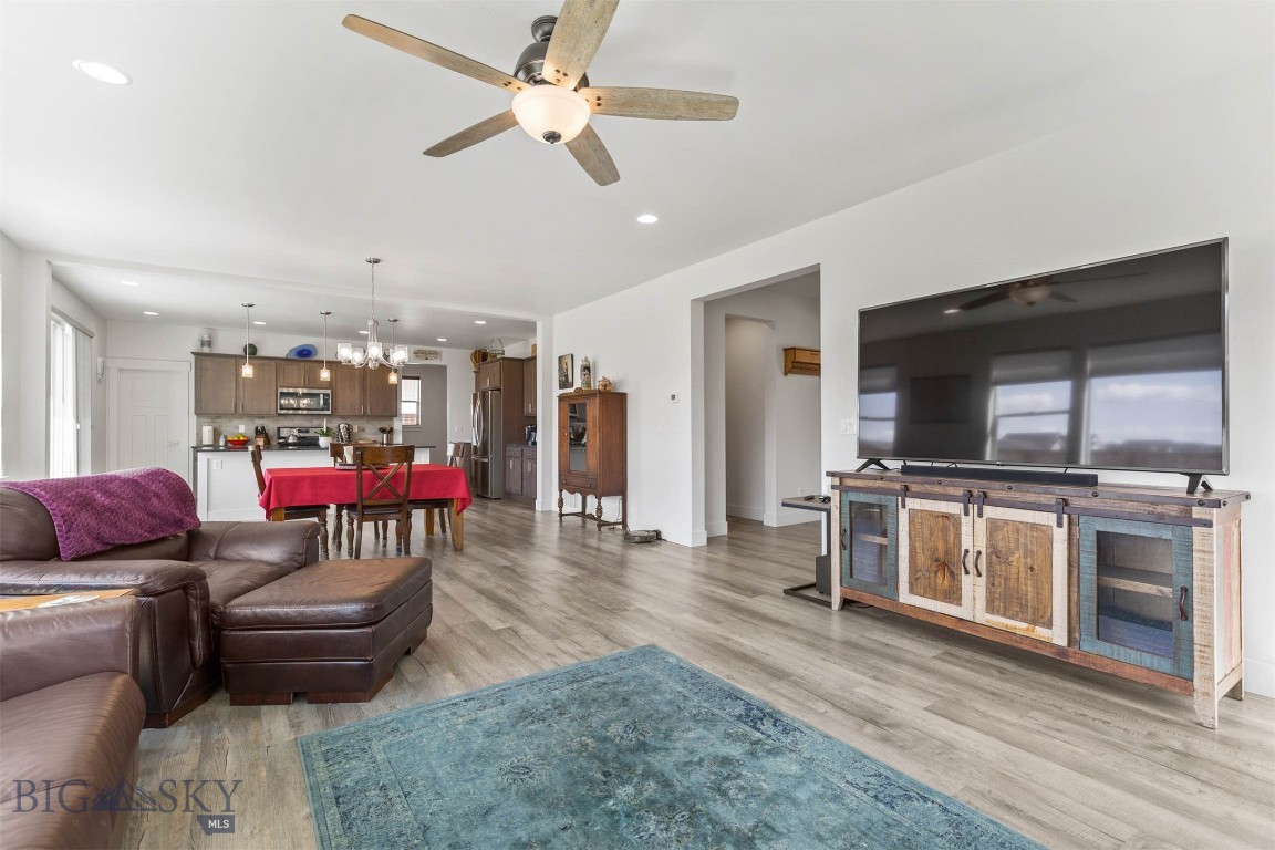 1502 Deadwood Loop