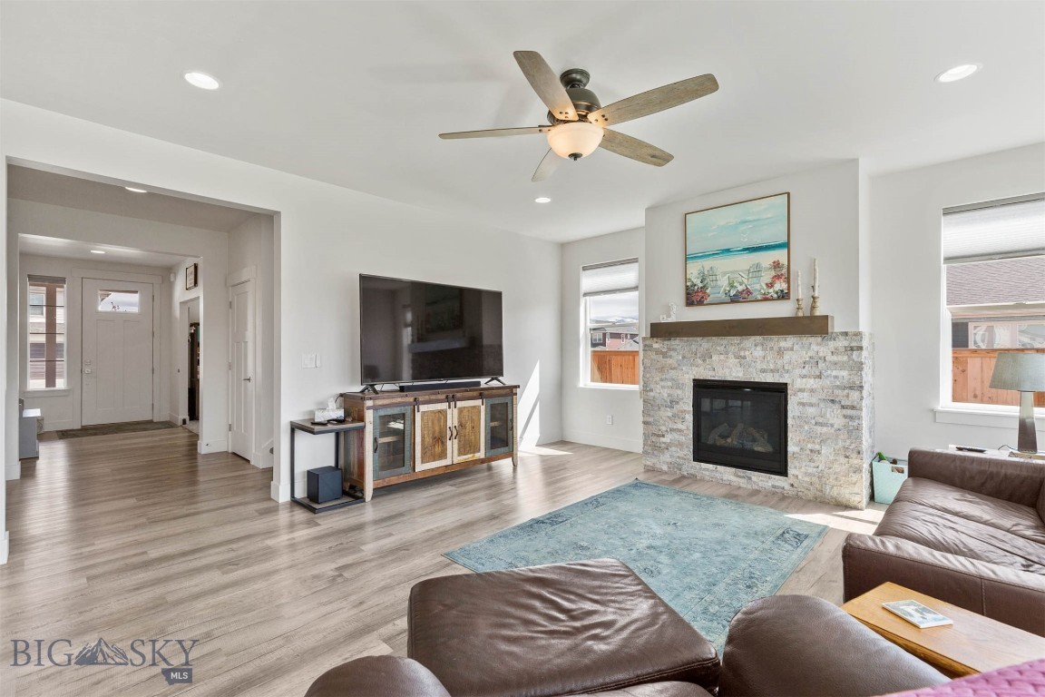 1502 Deadwood Loop