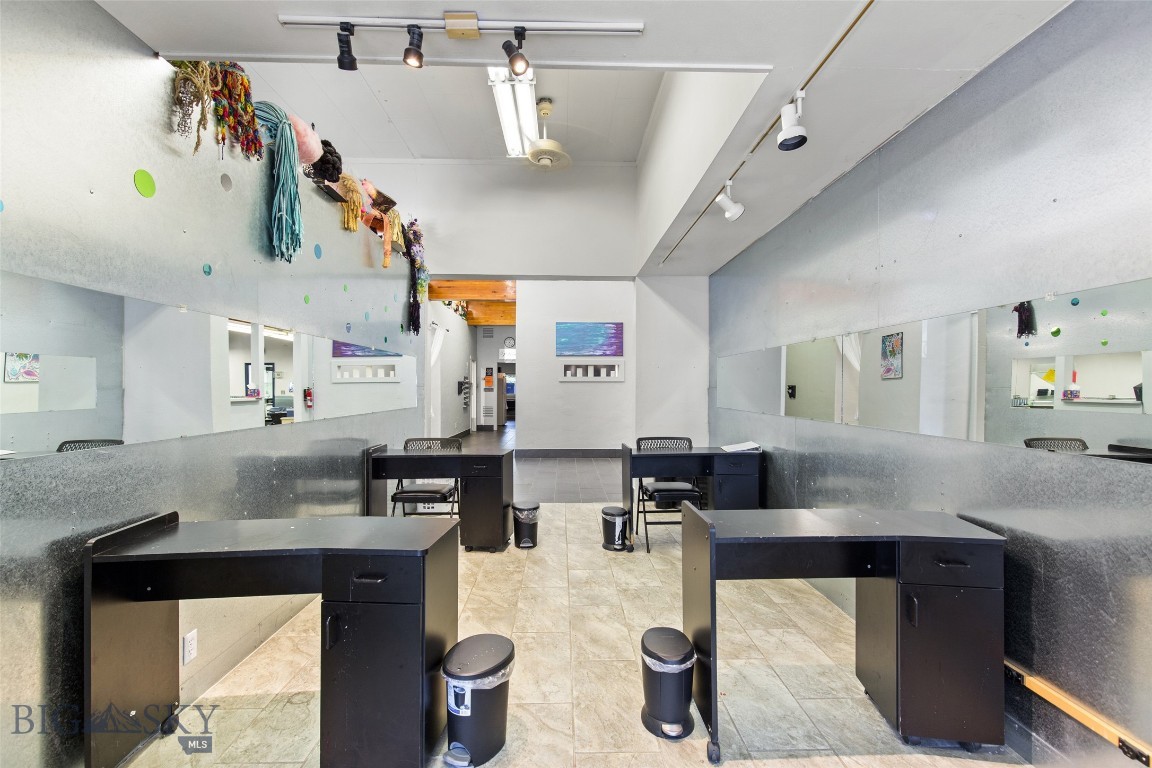 135 W Mendenhall Street