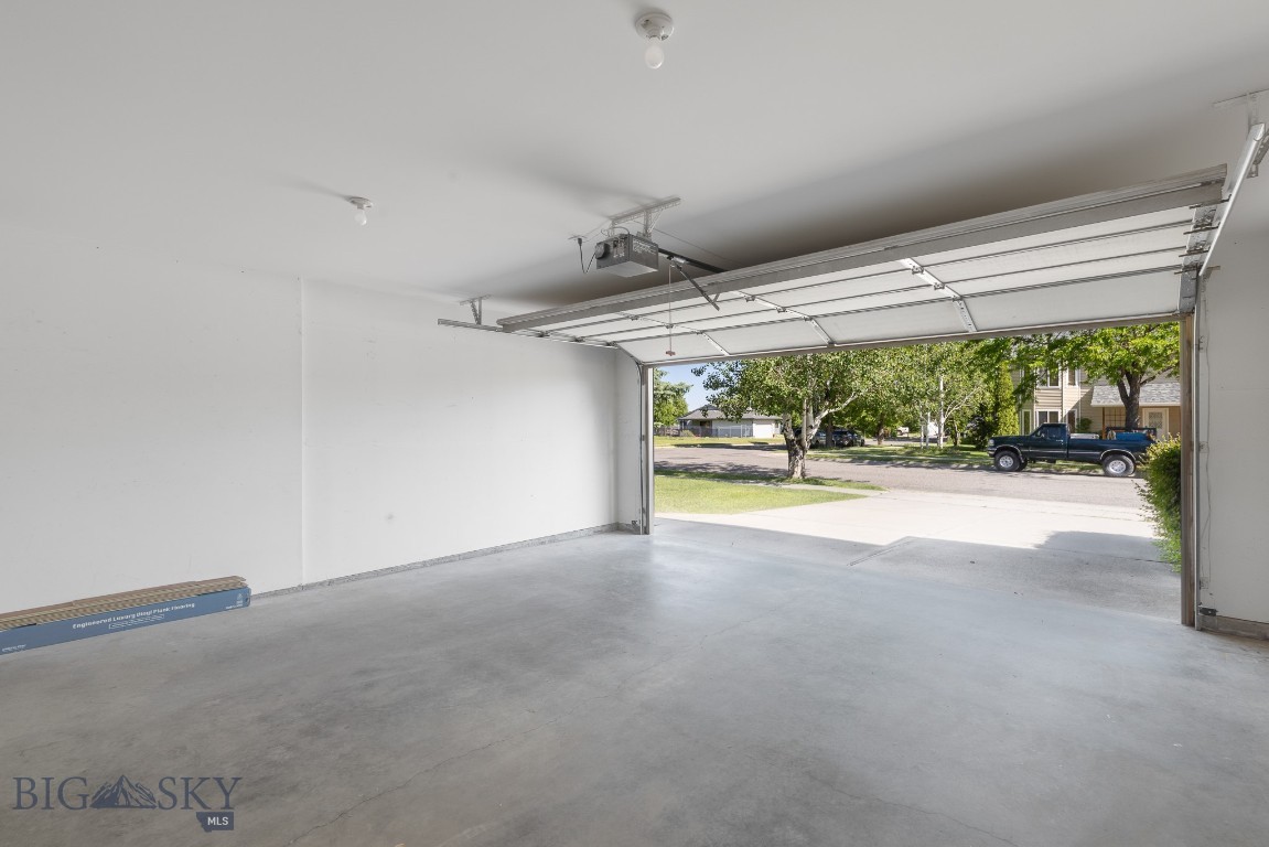 3922 W Broadwater Street 3922