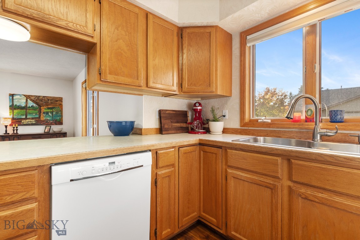 3922 W Broadwater Street 3922