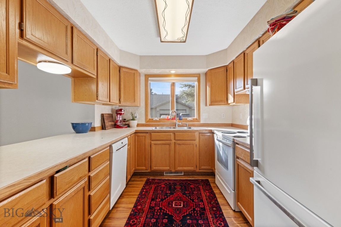 3922 W Broadwater Street 3922