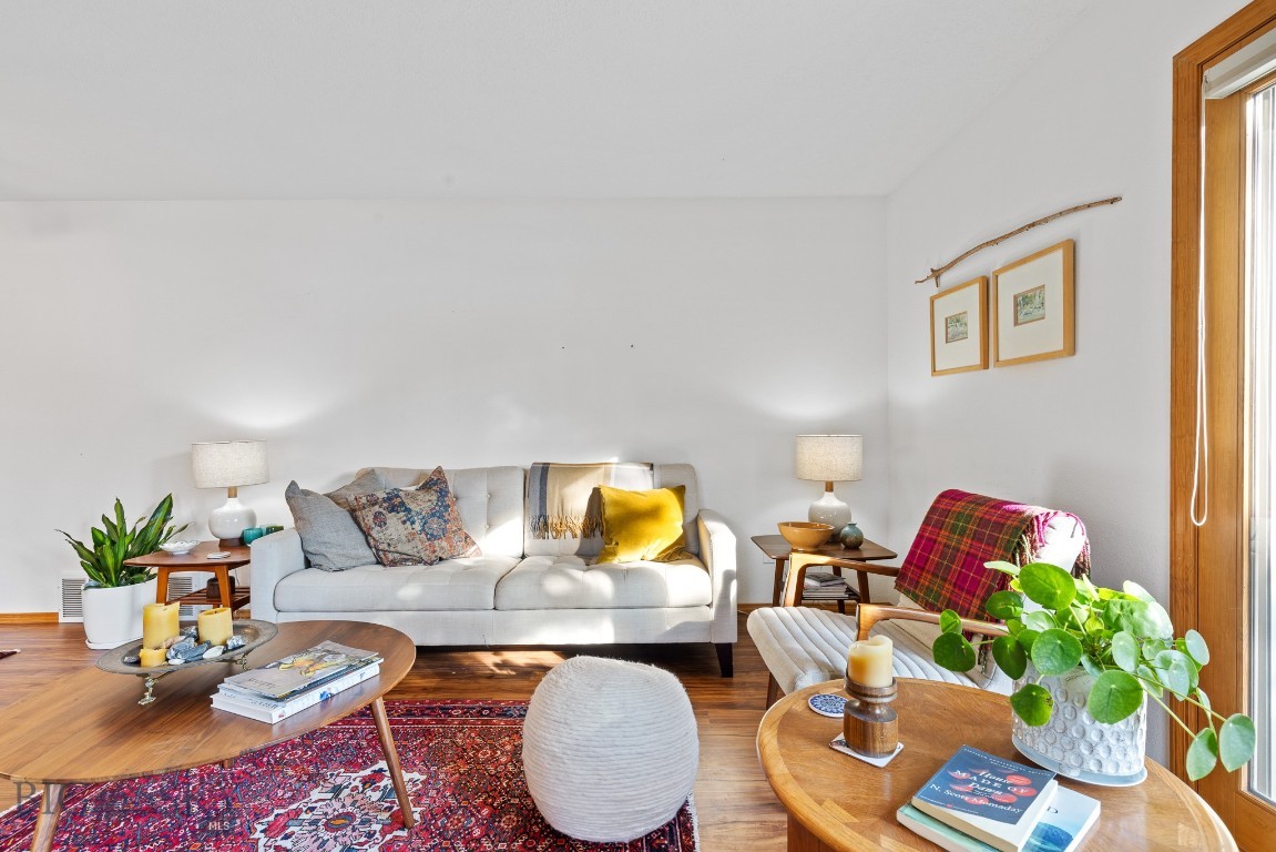 3922 W Broadwater Street 3922