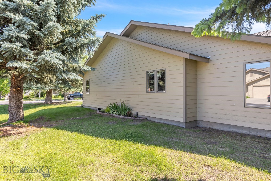 3922 W Broadwater Street 3922