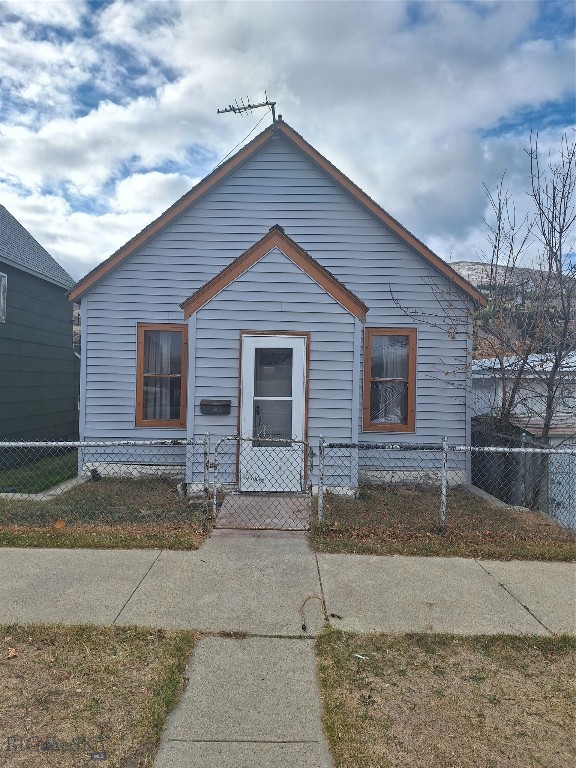 1117 E 3rd Street E
