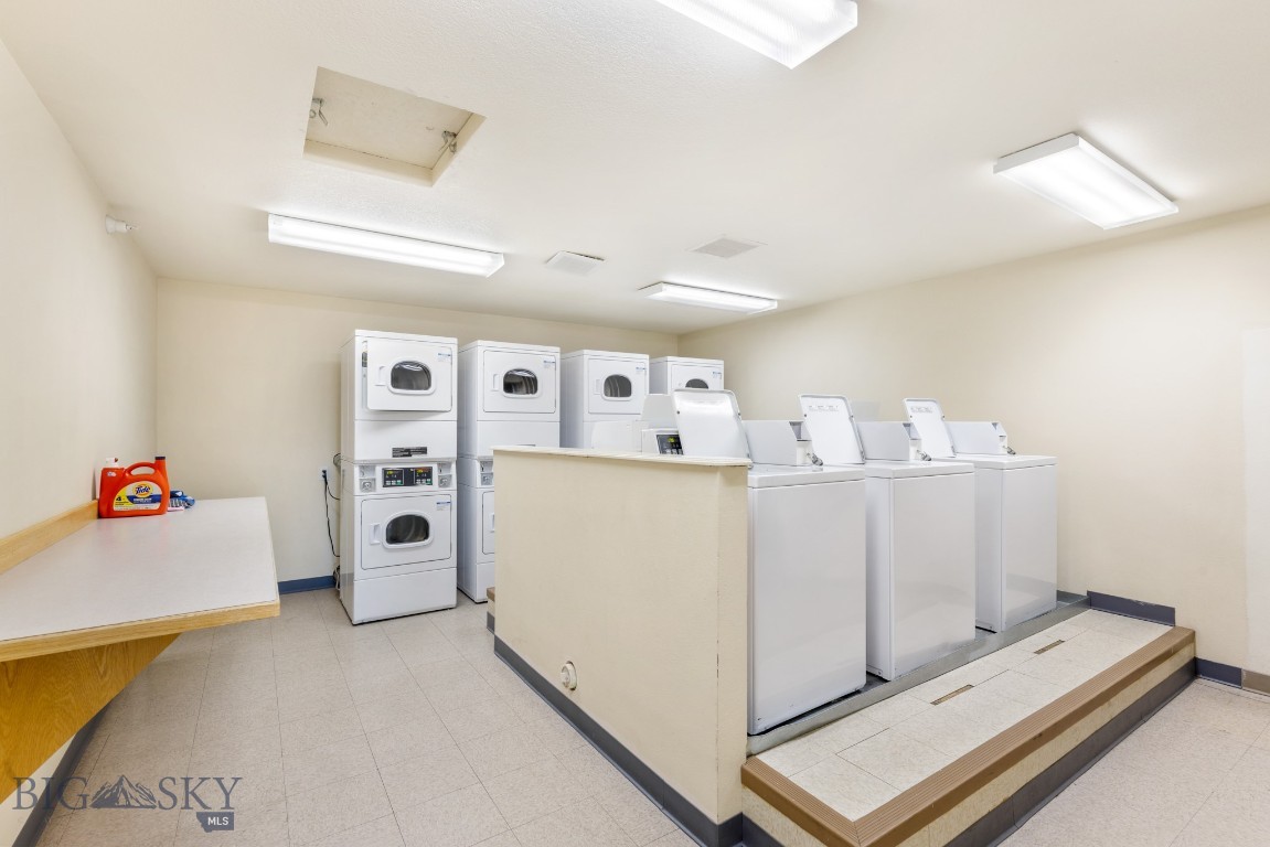 1225 W Kagy Boulevard