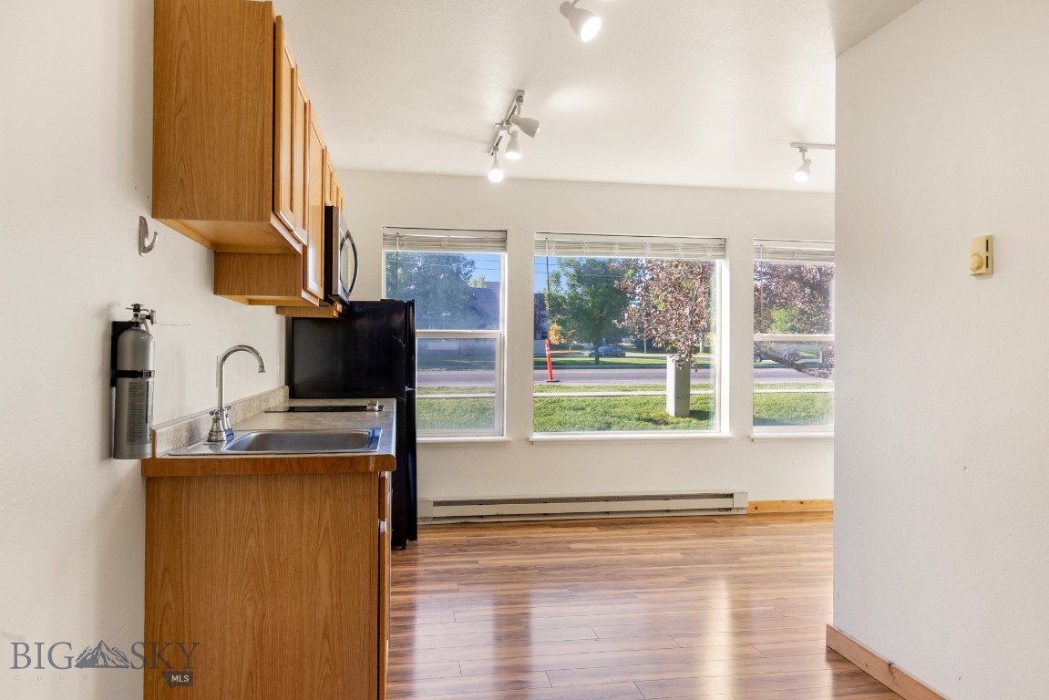 1225 W Kagy Boulevard