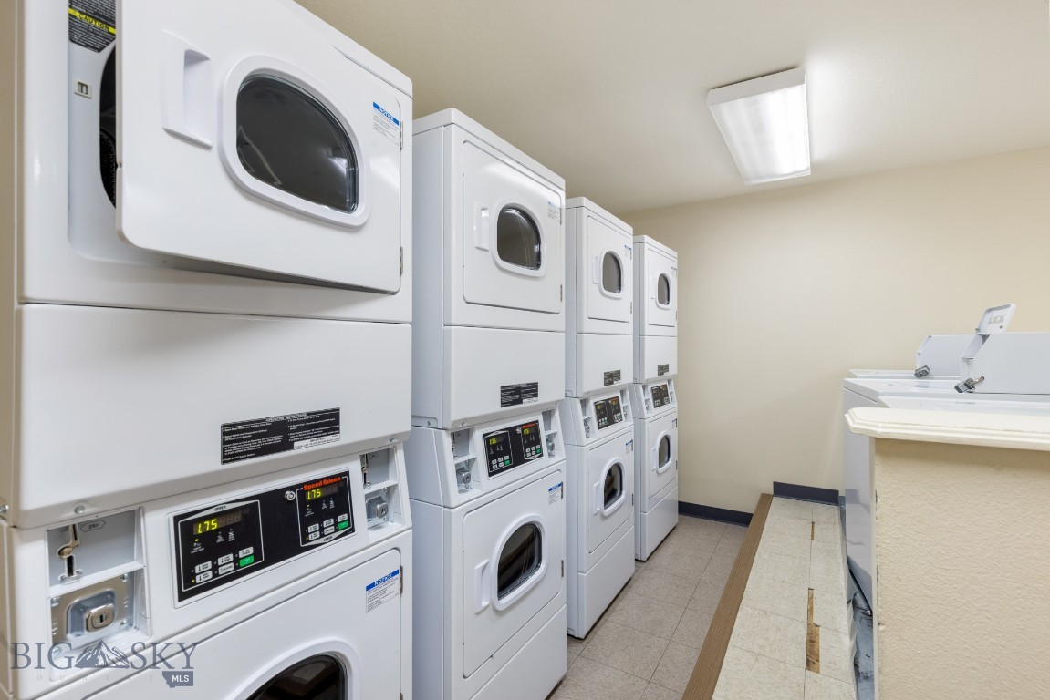 1225 W Kagy Boulevard