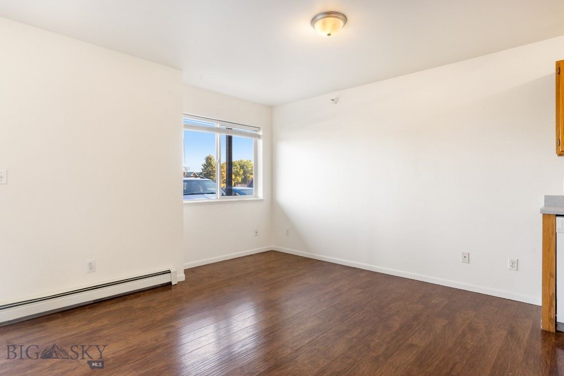 1225 W Kagy Boulevard