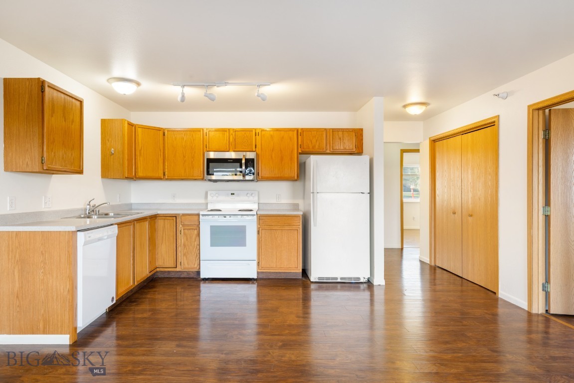 1225 W Kagy Boulevard