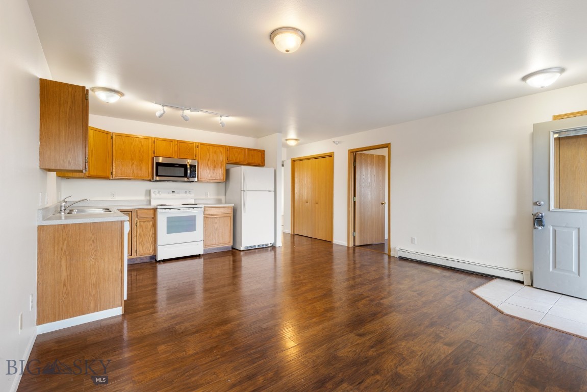 1225 W Kagy Boulevard