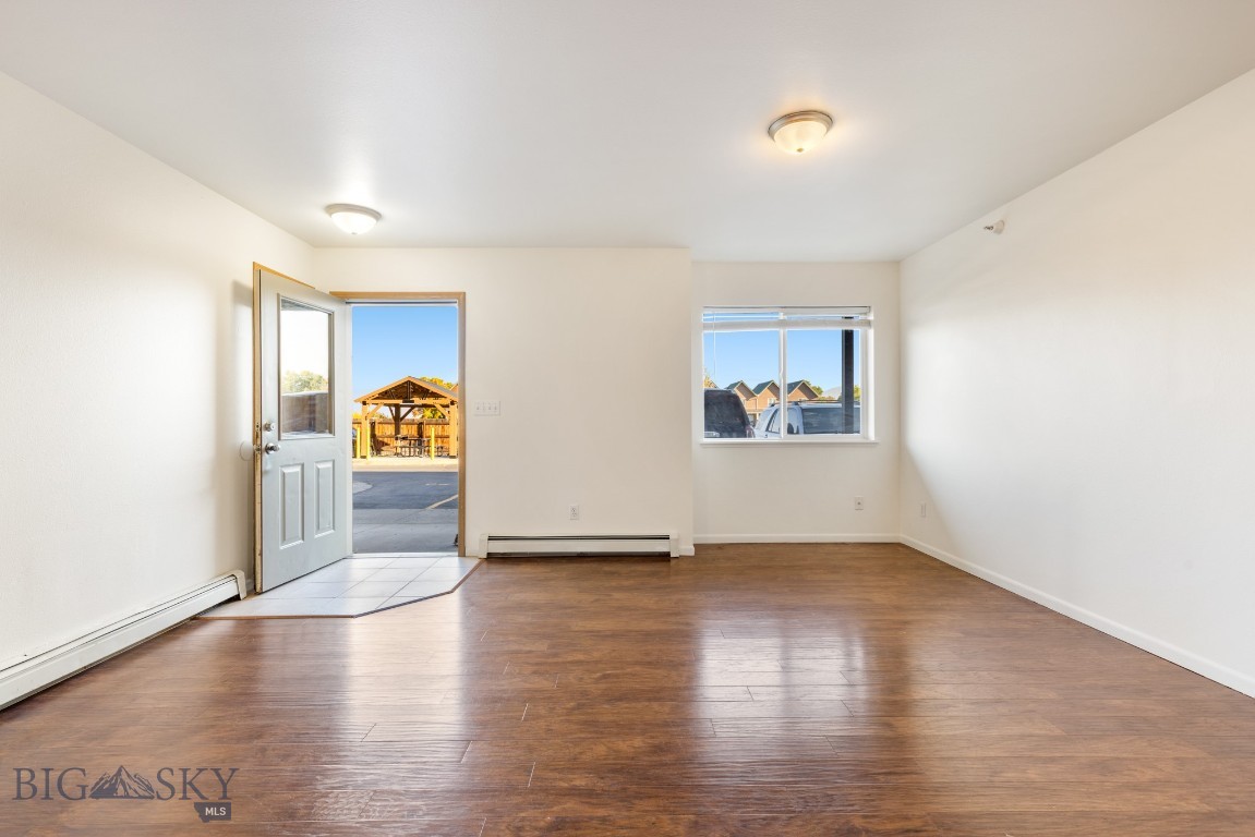 1225 W Kagy Boulevard