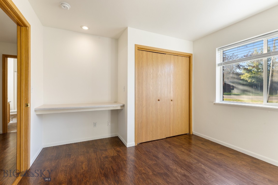 1225 W Kagy Boulevard