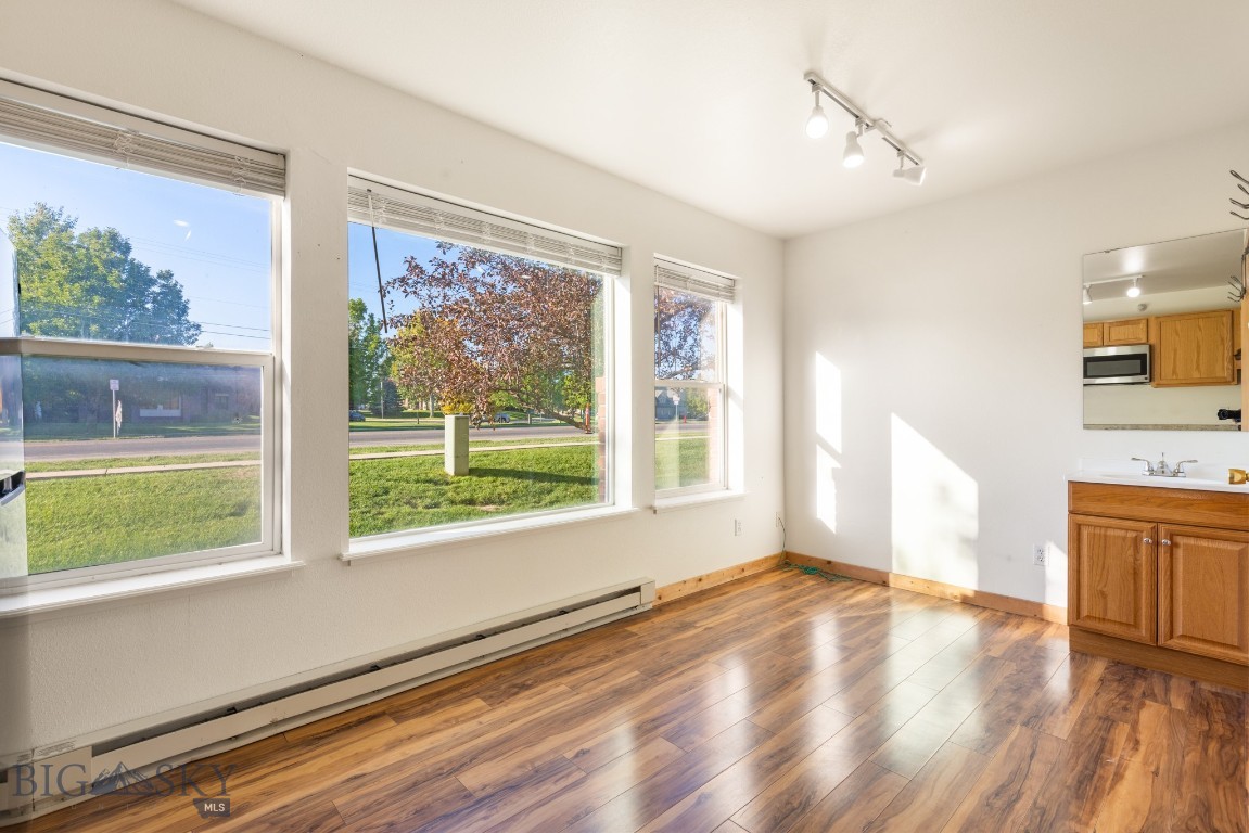 1225 W Kagy Boulevard