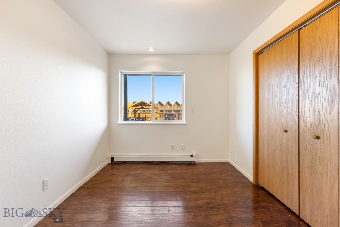 1225 W Kagy Boulevard