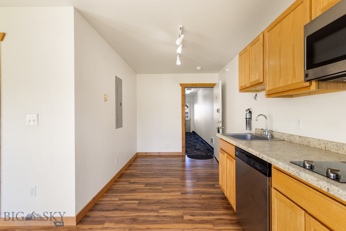 1225 W Kagy Boulevard