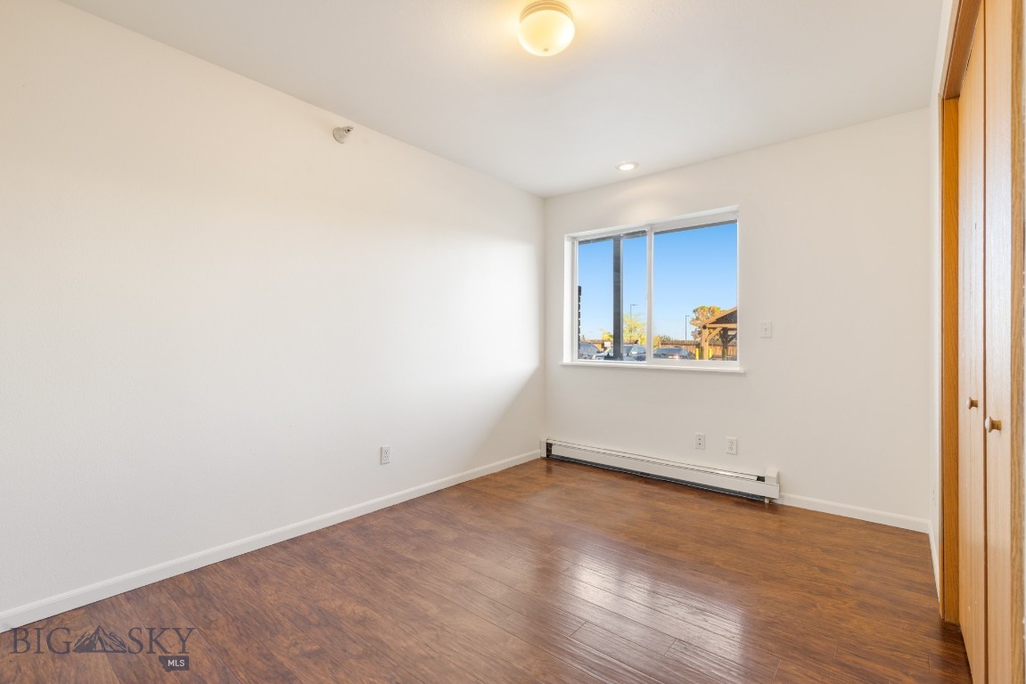 1225 W Kagy Boulevard