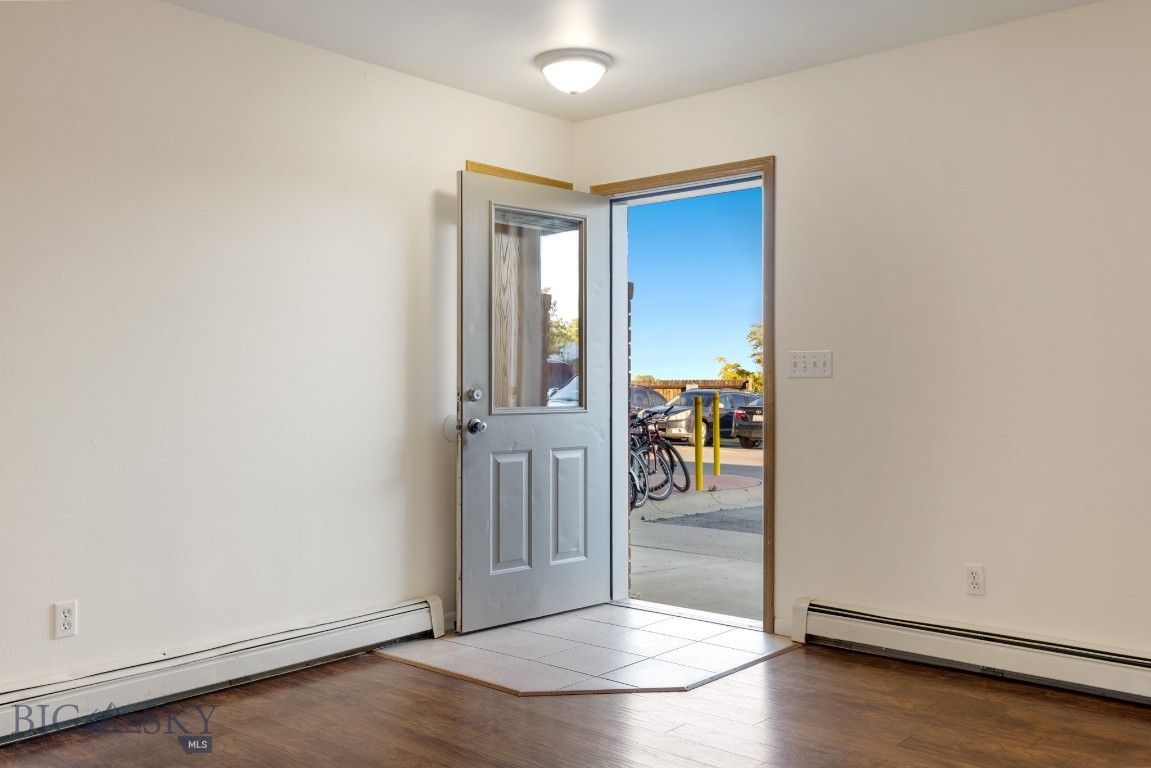 1225 W Kagy Boulevard