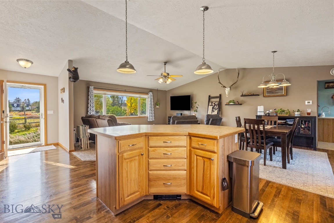 2910 Upper Rainbow Road