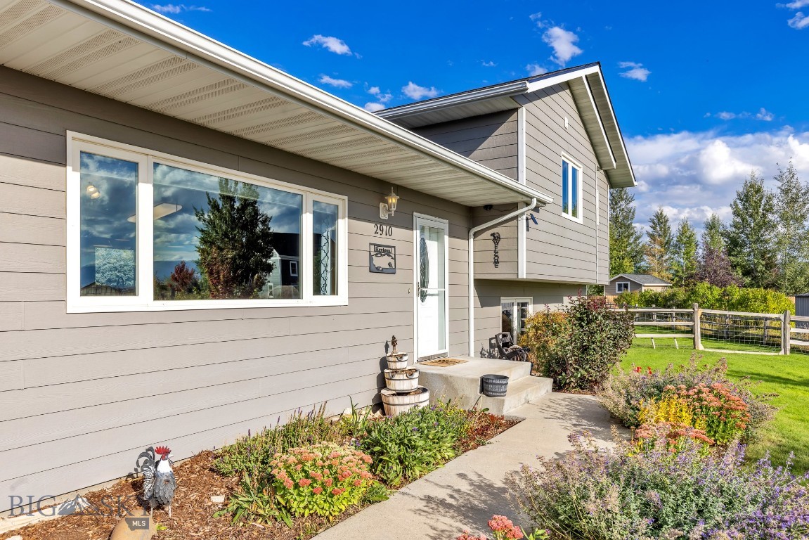 2910 Upper Rainbow Road