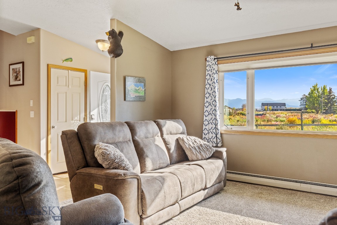 2910 Upper Rainbow Road