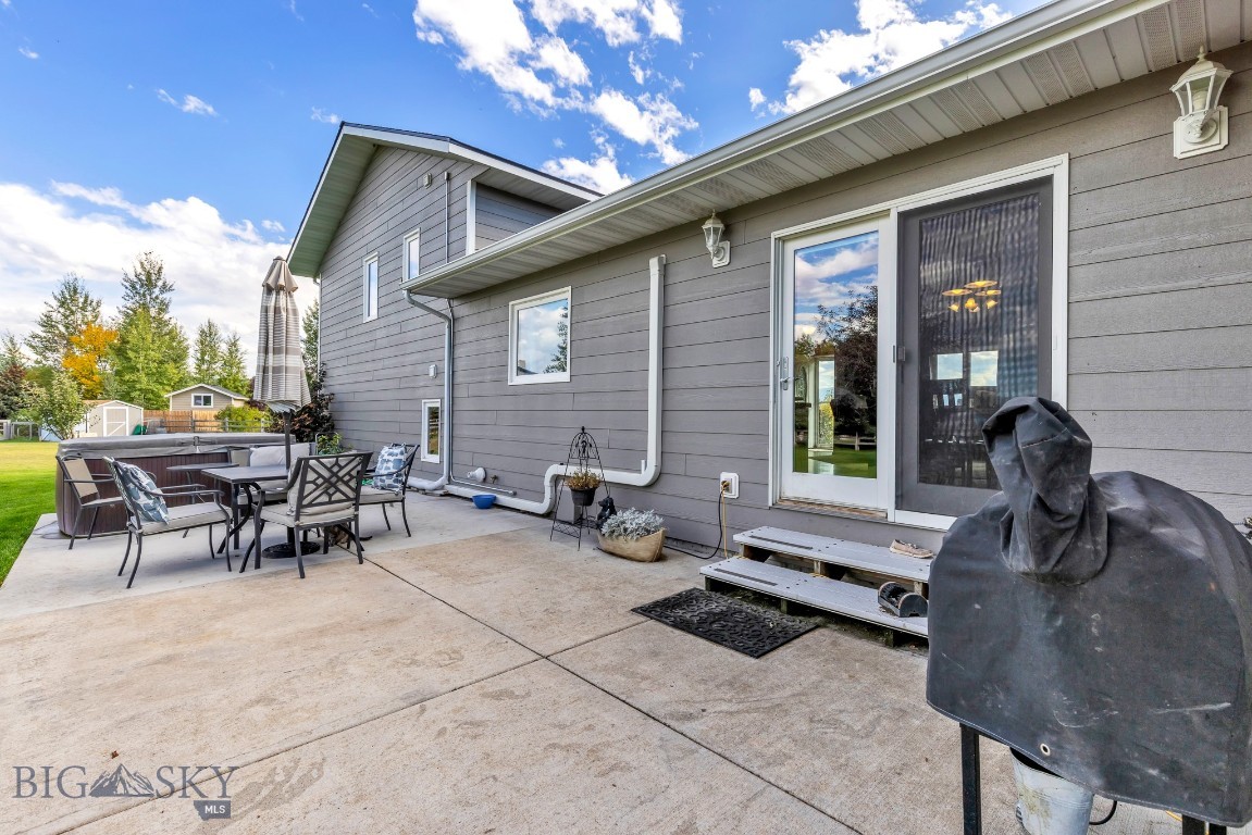 2910 Upper Rainbow Road
