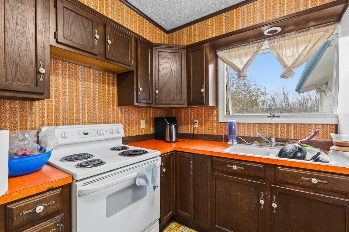 134 N 25th Avenue