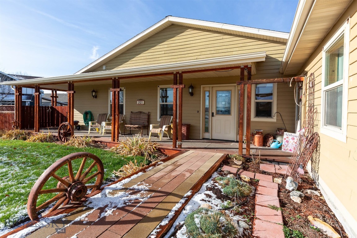 321 E Tobiano Trail