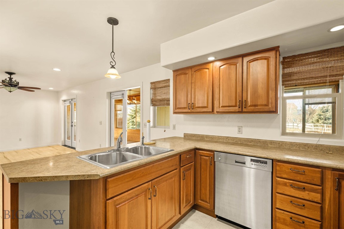 321 E Tobiano Trail