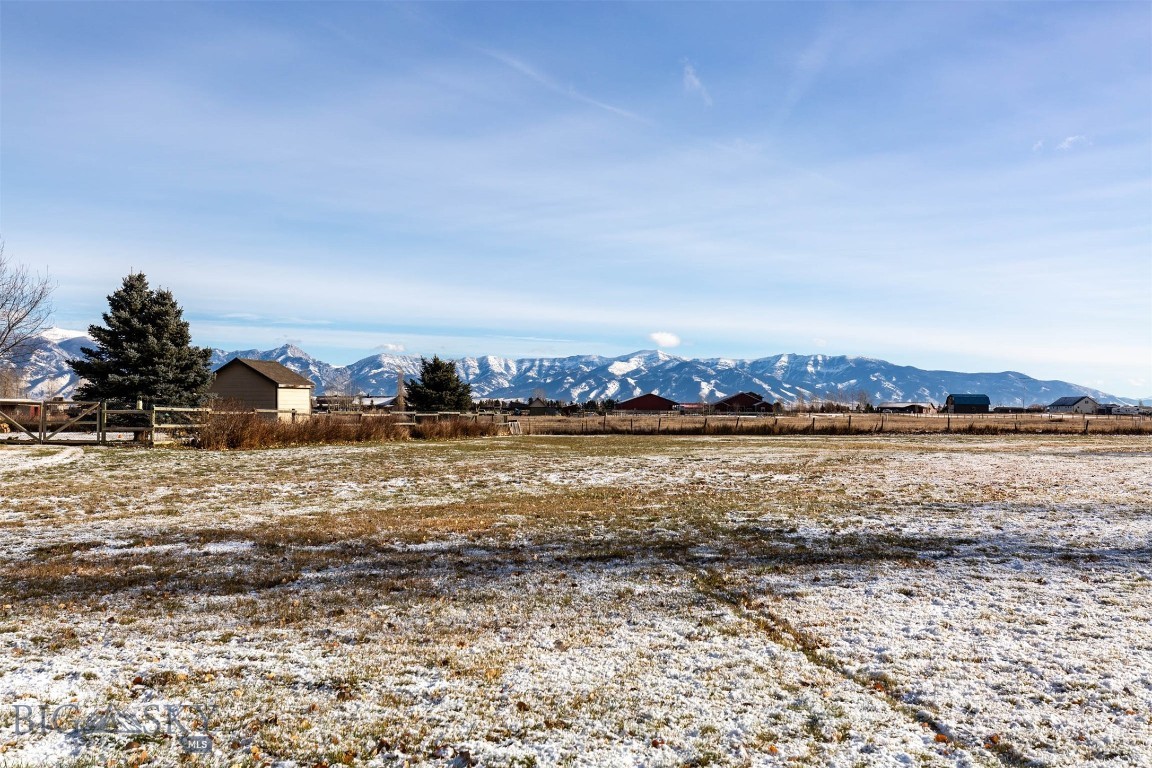 321 E Tobiano Trail
