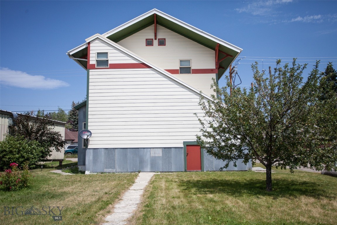 305 E Railroad Avenue N