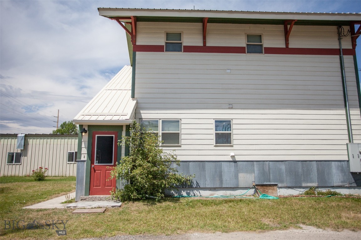 305 E Railroad Avenue N