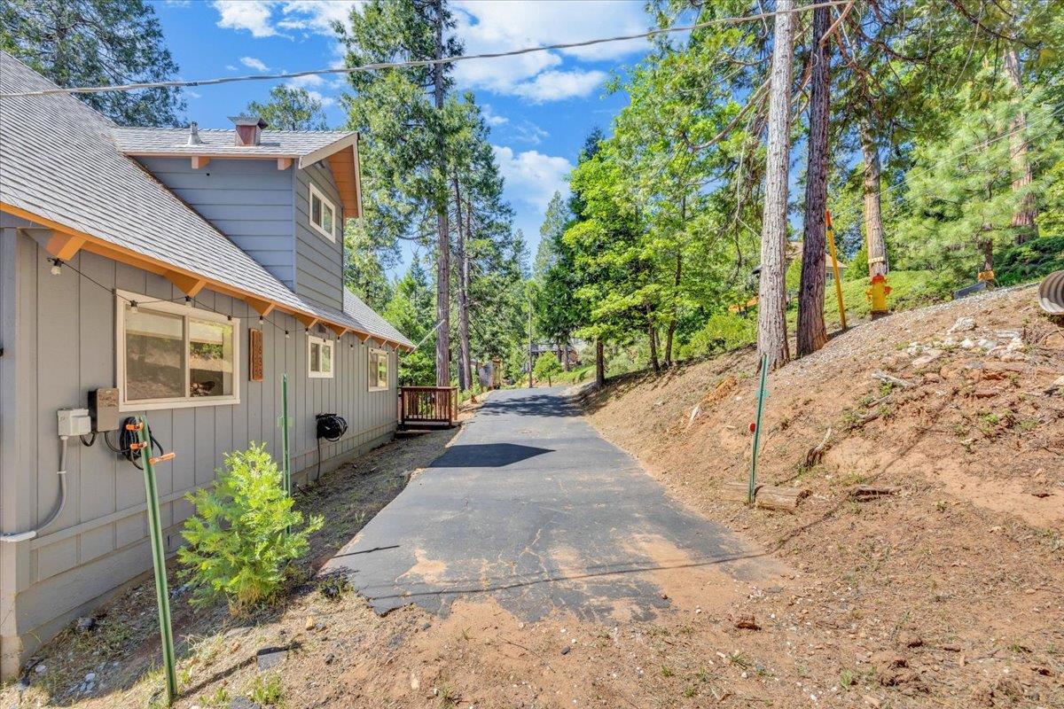 1633 Anna Lee Way