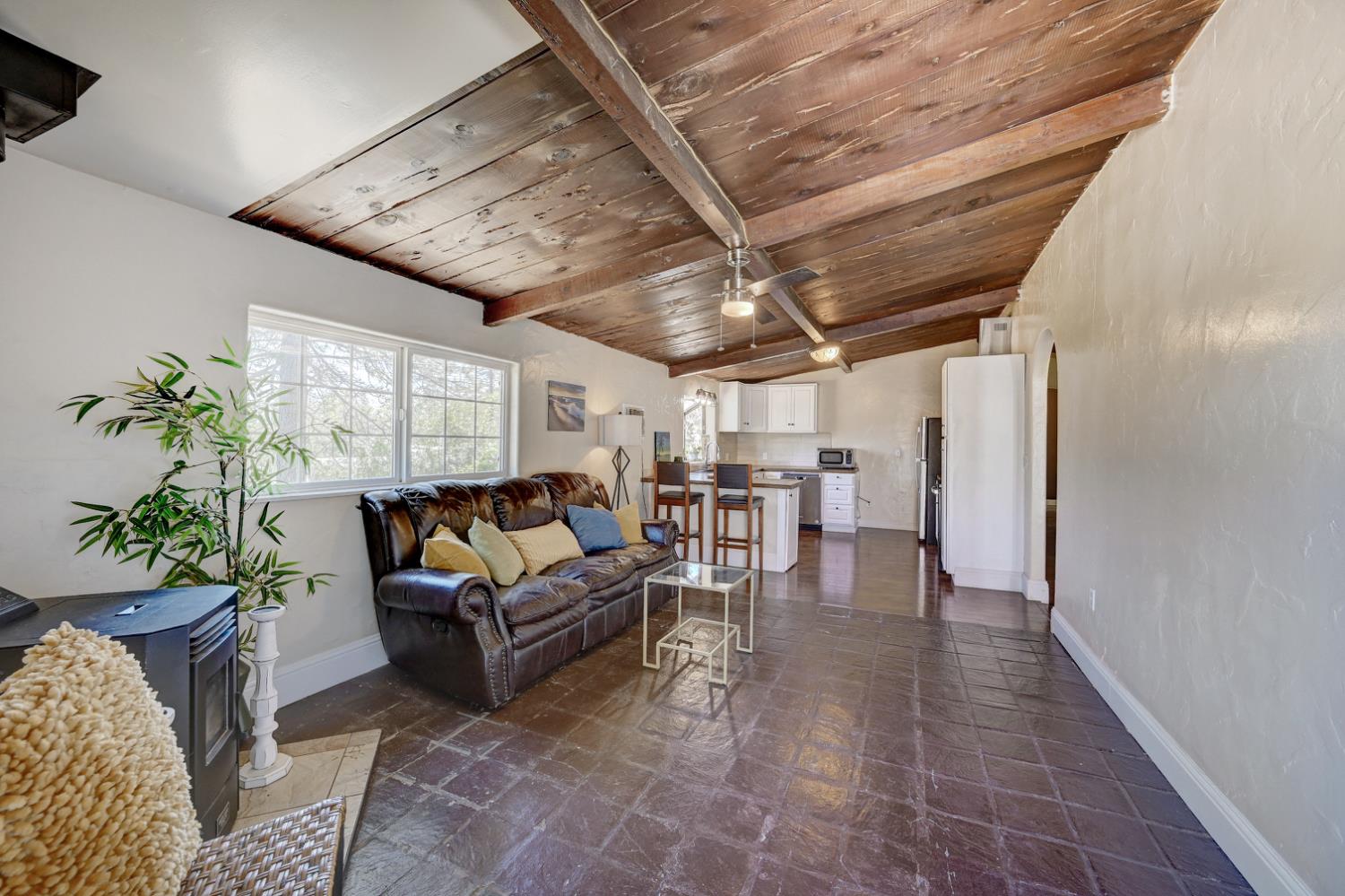 1554 Nickerson ln