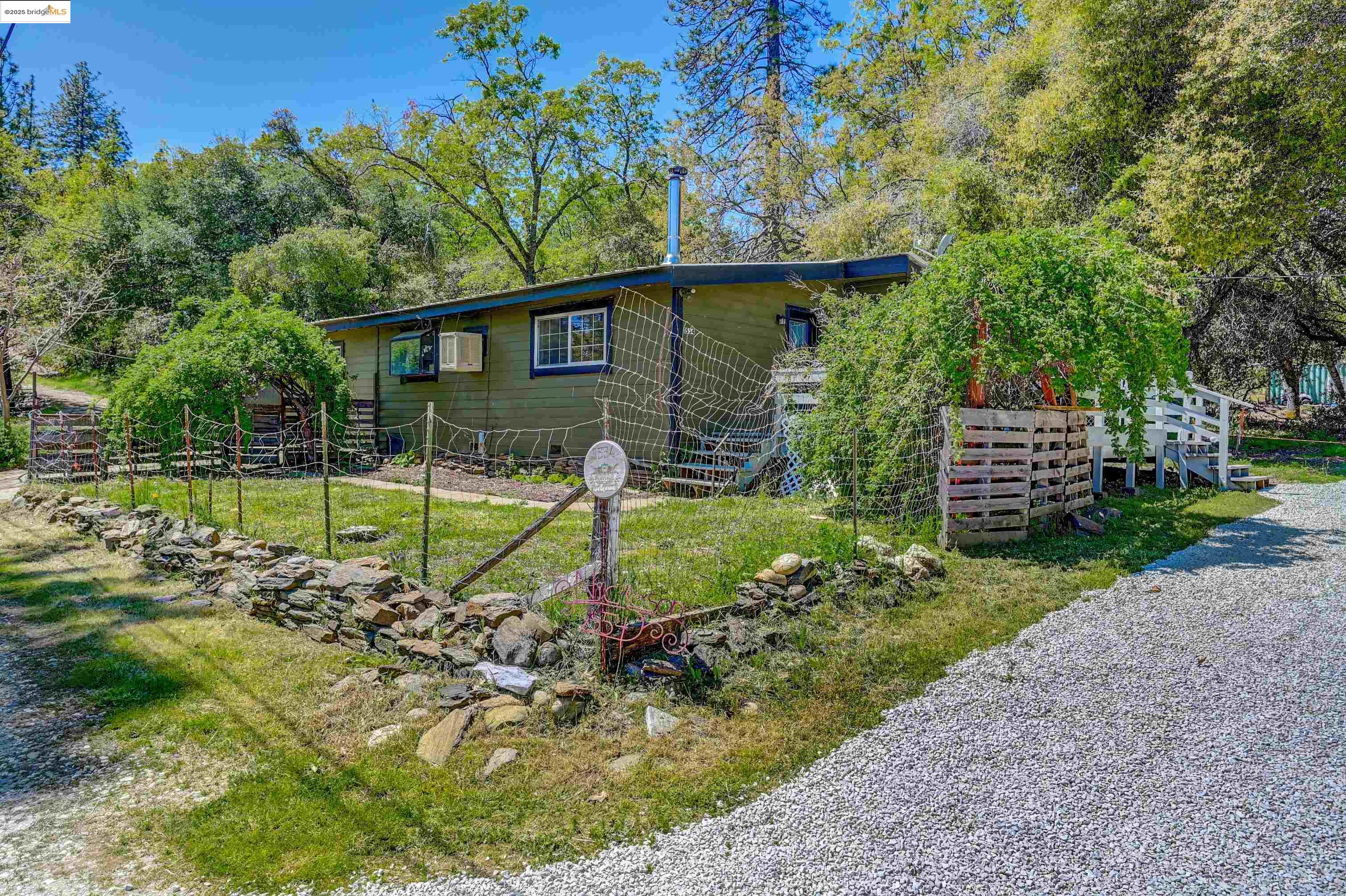 1554 Nickerson Ln