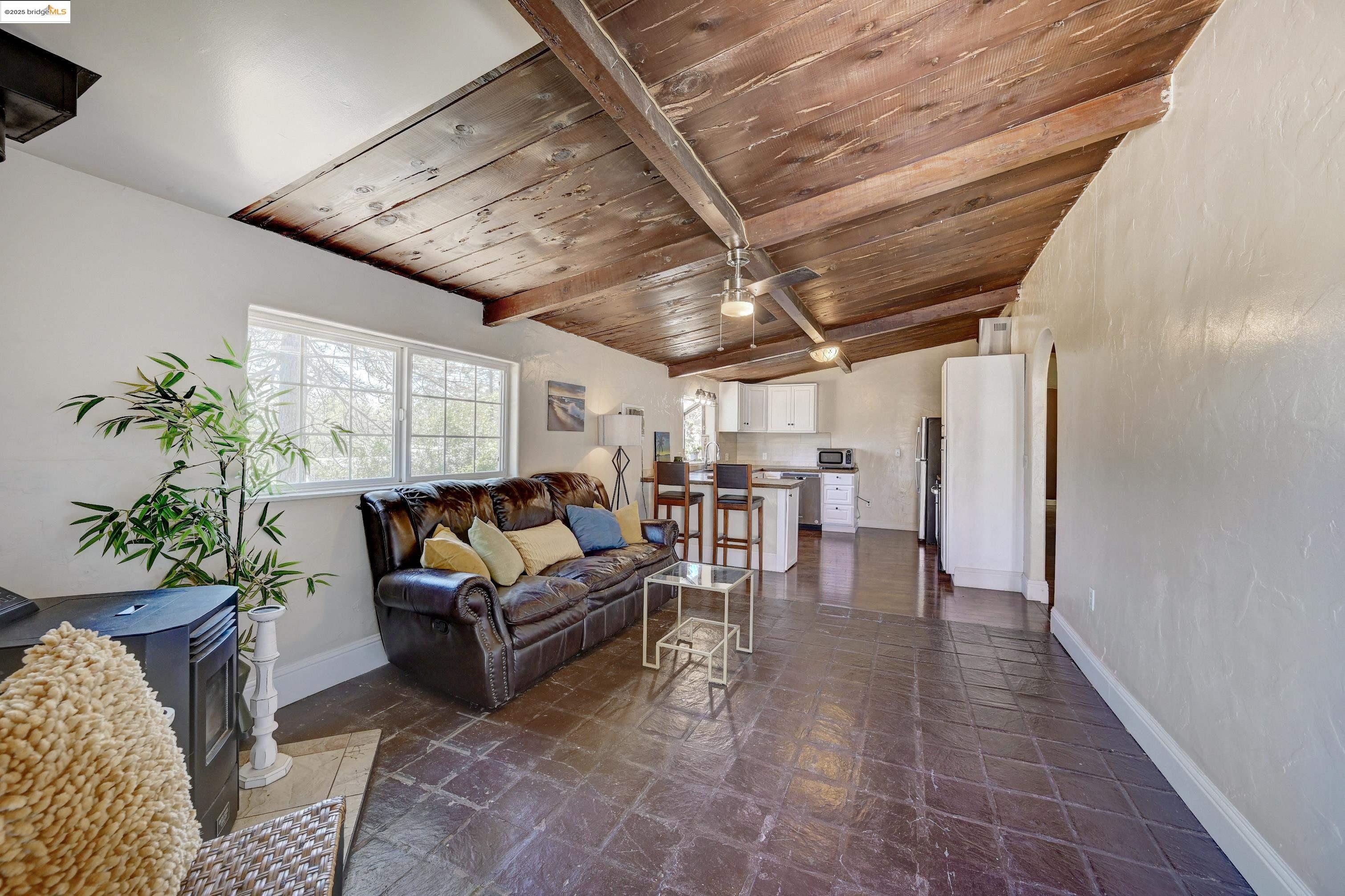 1554 Nickerson Ln