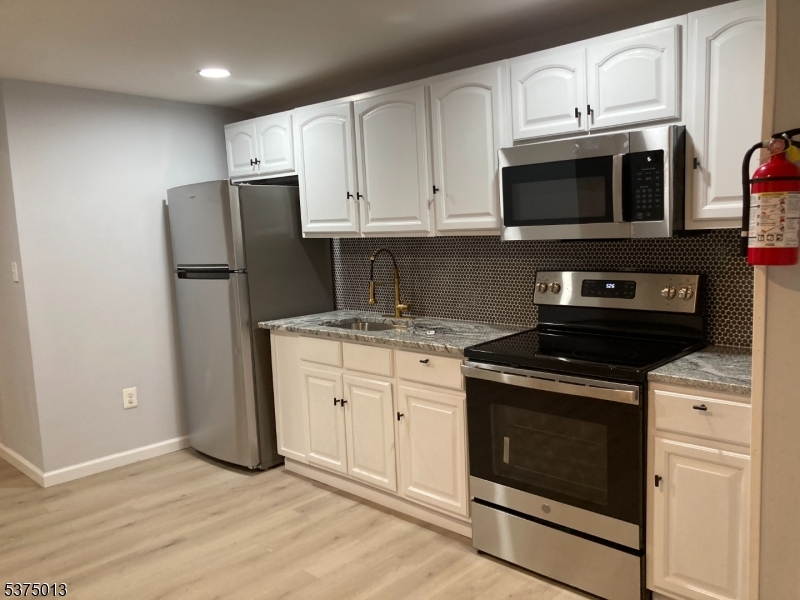 62 Llewellyn Ave 3