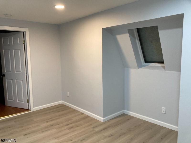 62 Llewellyn Ave 3