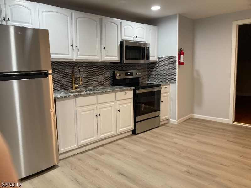 62 Llewellyn Ave 3