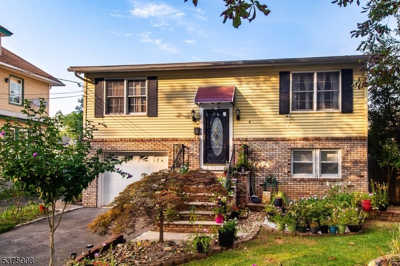 321-323 Halsey St